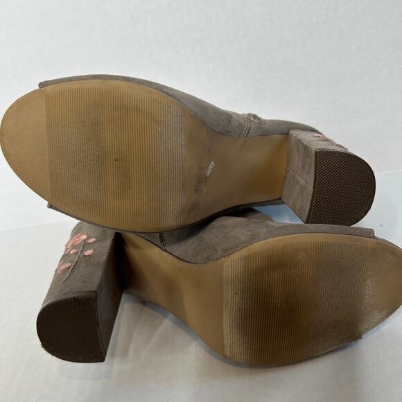 Candies Size 7 Taupe Grey Suede Floral Embroidered Pink Peep Toe Ankle Bootie - Picture 6 of 10
